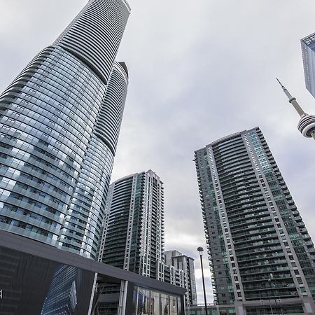 Royal Stays Condominiums - Upscale Downtown Suites Торонто Экстерьер фото