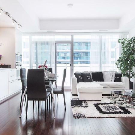 Royal Stays Condominiums - Upscale Downtown Suites Торонто Экстерьер фото