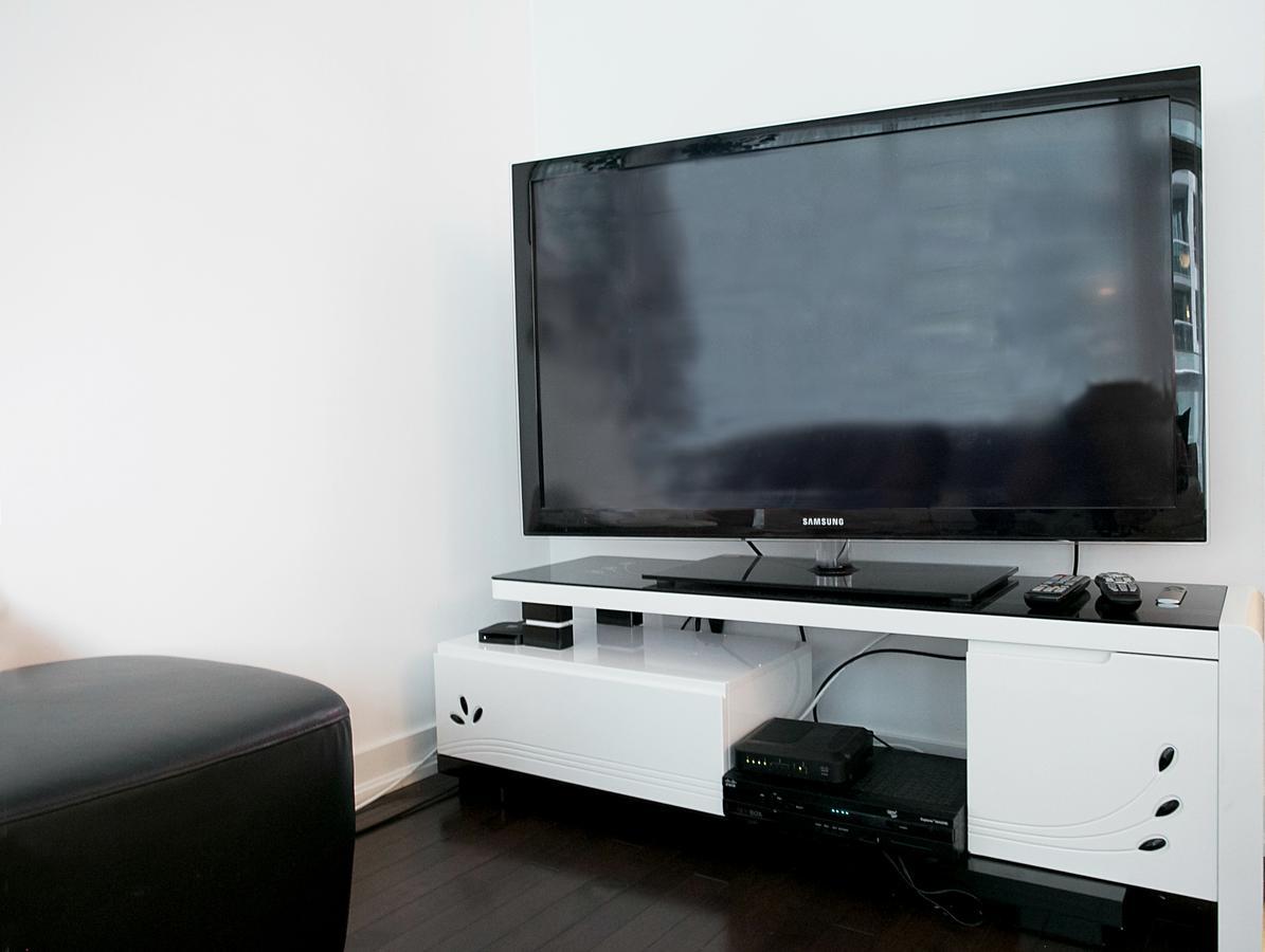 Royal Stays Condominiums - Upscale Downtown Suites Торонто Экстерьер фото